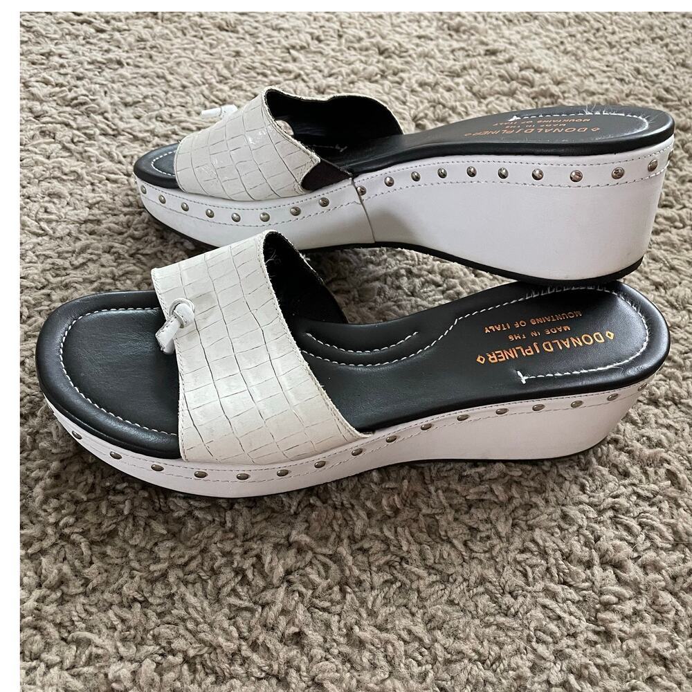 Donald J Pliner Croc Embossed Platform Sandals Slides Thong Studs White size 10
